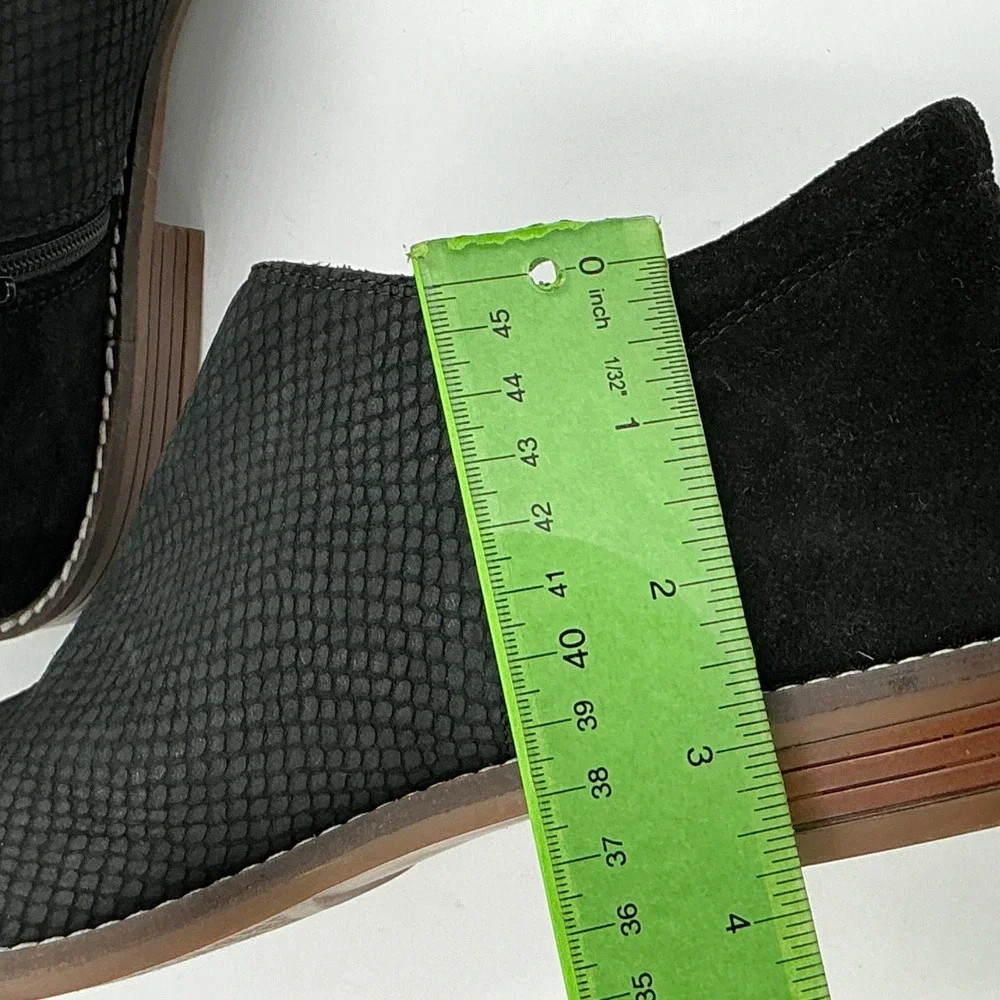 Clarks Collection Womens Size 10 Black Snakeskin Embossed Leather Ankle Booties